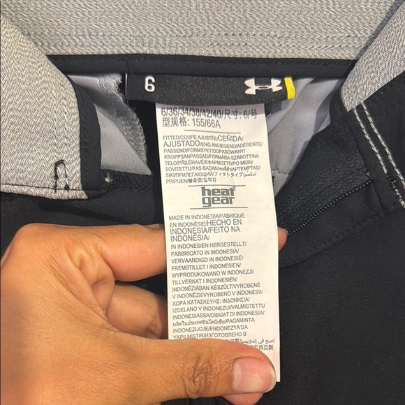 Under Armour Women’s Fitted UPF 30 Black Golf Pants - Picture 6 of 6